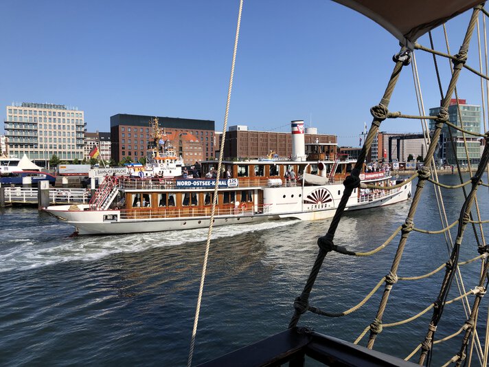 Historischer_Raddampfer_FREYA