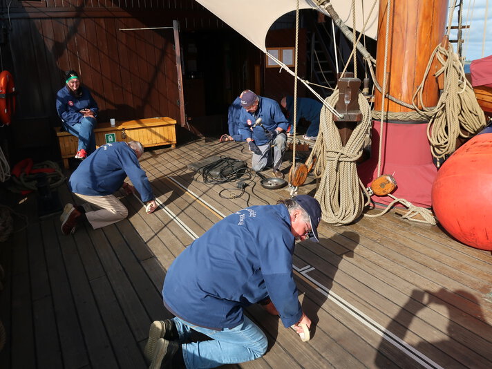 Arbeitseinsatz_waehrend_der_UEberfahrt